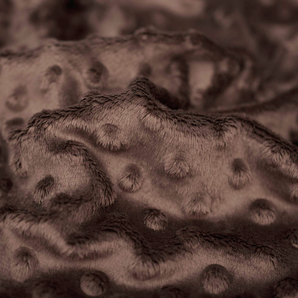 Minky Welur Kropki to bardzo popularna dzianina szczególnie wśród wyrobów dla dzieci.