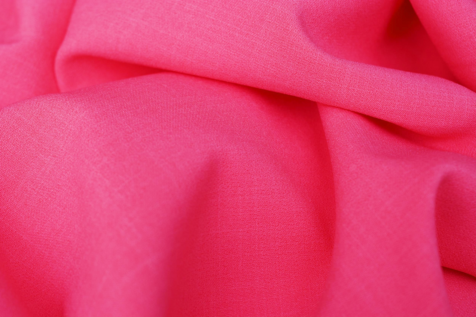 Zara to doskonałej jakości tkanina wiskozowa, rewelacyjnie nadaje się na wszelkiego rodzaju konfekcję damską.