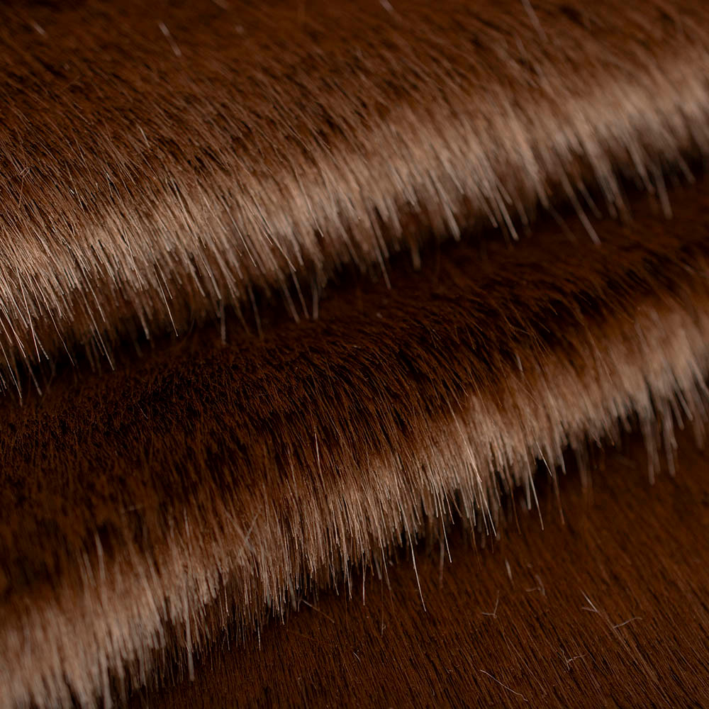 Jednolita tkanina futrzana o gęstym, miękkim włosiu długości ok.