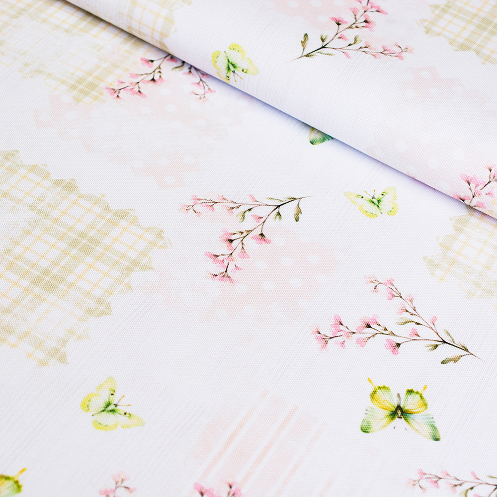 Wzorzysta tkanina dekoracyjna wykonana z włókien syntetycznych.