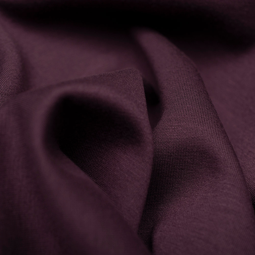 Scuba Air to wyjątkowo lekka i nowoczesna dzianina, która łączy elegancki wygląd z niezwykłym komfortem noszenia.