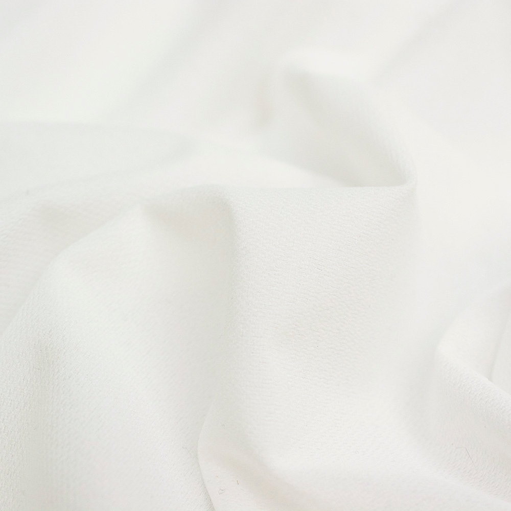 Wkład tkany odzieżowy z podwójnym punktem klejowym, stosowany do usztywnienia i modelowania kształtów wyrobów odzieżowych, np.