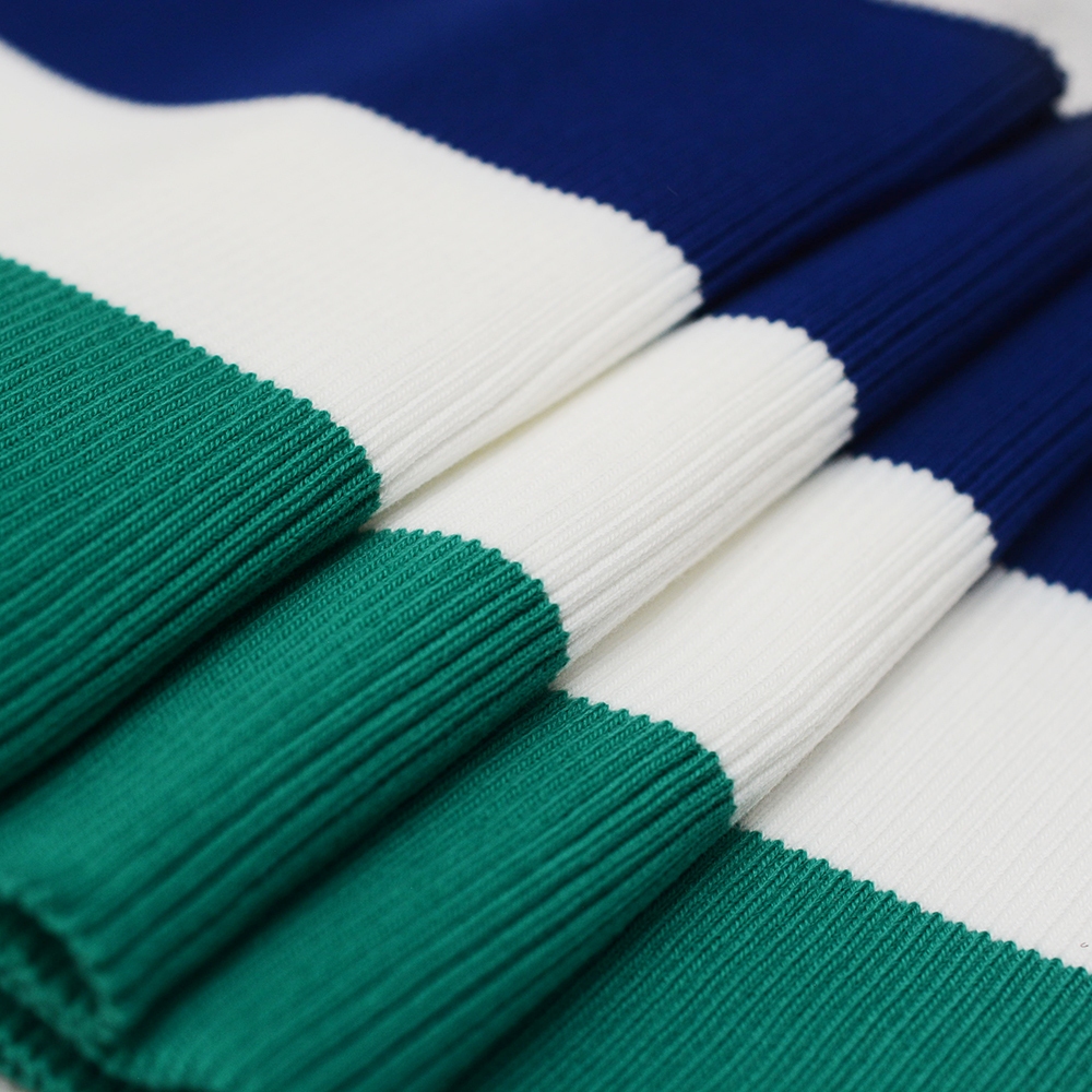 Taśma ściągaczowa w modnym zestawieniu 3 kolorów niebieskim białym i zieleni o szerokości 18 cm.