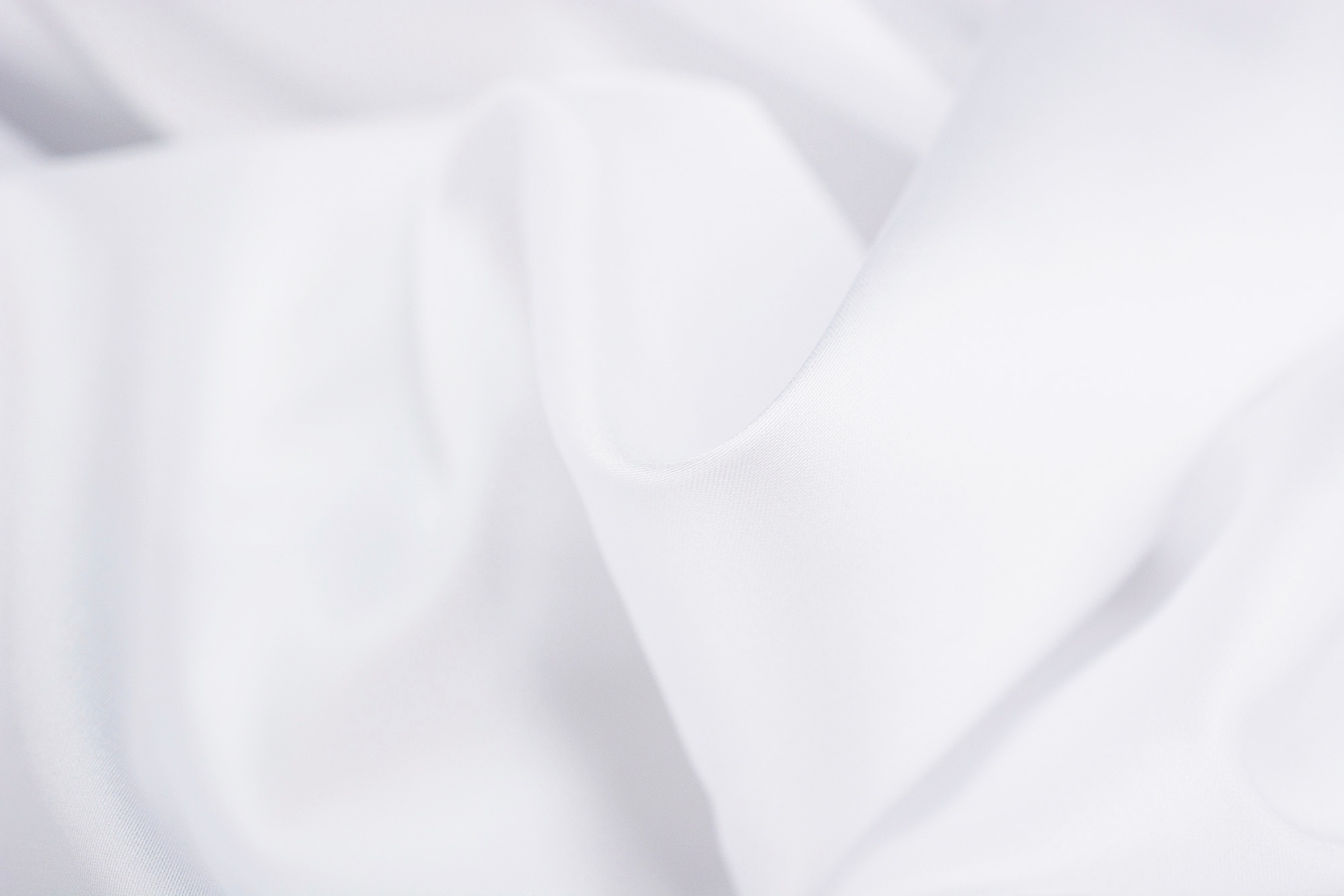 Doskonałej jakości tkanina satynowa, świetnie nadaje się na szykowne sukienki oraz eleganckie koszule.