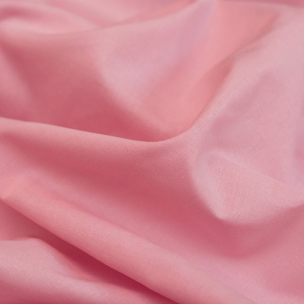Batyst bawełniany to lekka i cienka tkanina ubraniowa wykorzystywana w szyciu bluzek, spódnic czy koszul.