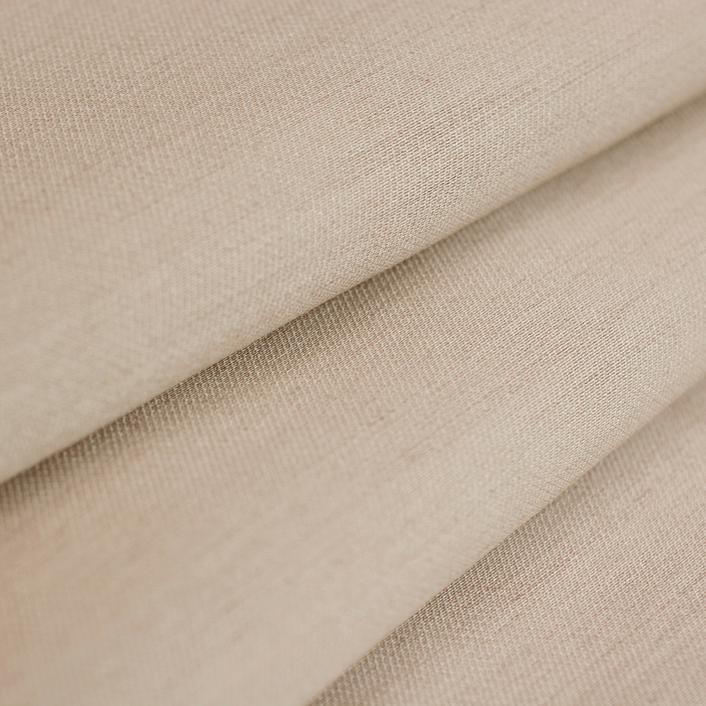 Tkanina Teneryfa to elegancka mieszanka wiskozy z dodatkiem lnu, wyróżniająca się subtelnym, delikatnie melanżowym wykończeniem.