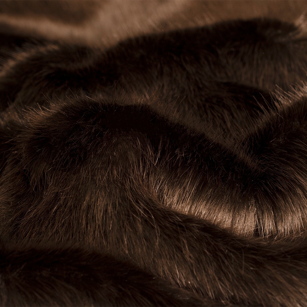 Wysokiej jakości użytkowania tkanina futrzana w brązowym kolorze.