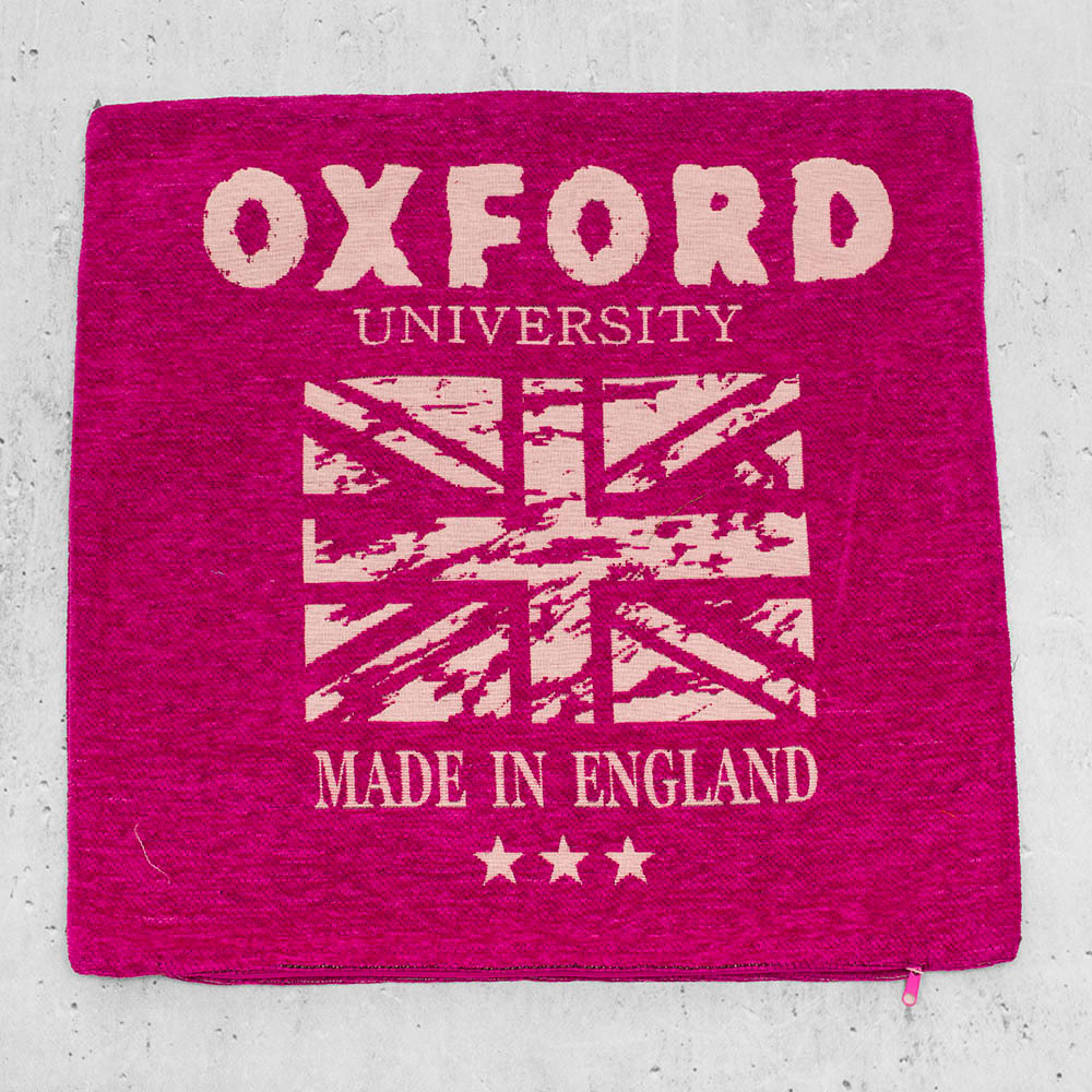 Poszewka dekoracyjna z motywem Oxford University to stylowy dodatek, który doda wnętrzu akademickiego charakteru.