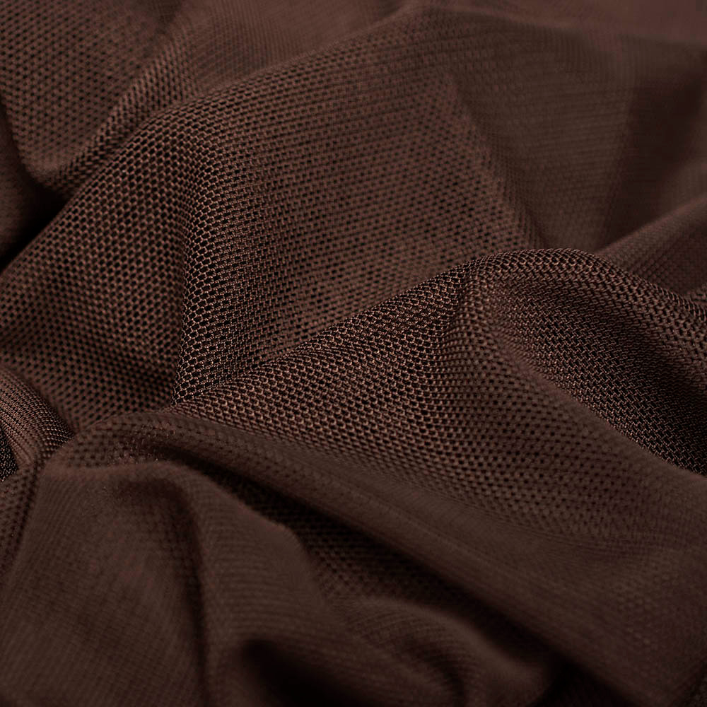 Siatka elastyczna NYLON jest bardziej zwiewna i delikatnie mniej elastyczna w porównaniu do siatki elastycznej Classic.