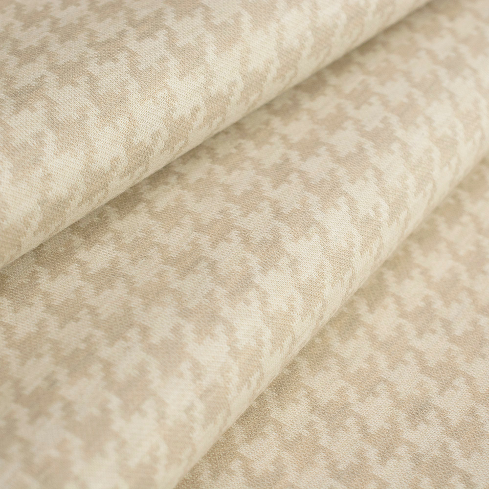 Dzianina garniturowa z motywem klasycznej&nbsp;pepitki, wykonana z wysokiej jakości włókien.