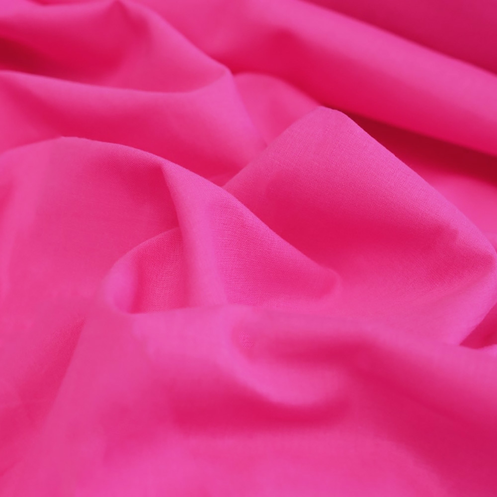 Batyst bawełniany to lekka i cienka tkanina ubraniowa wykorzystywana w szyciu bluzek, spódnic czy koszul.