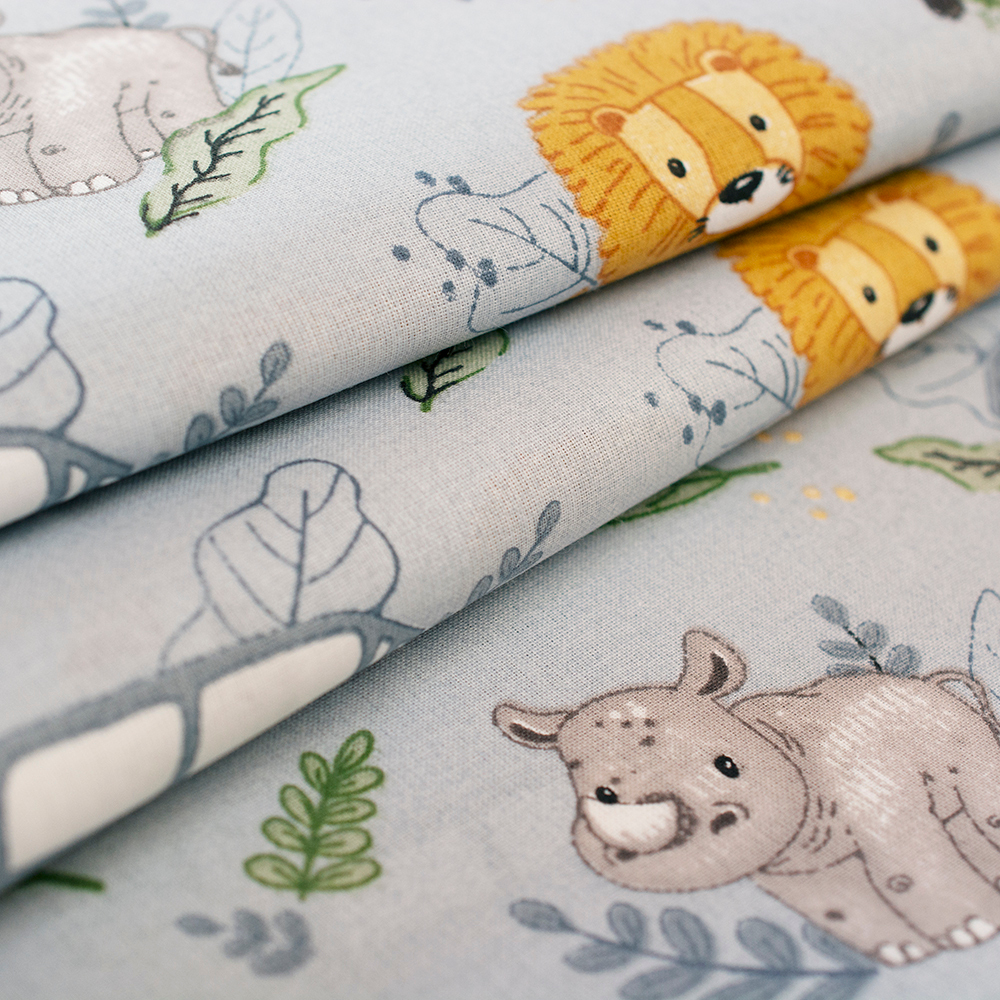 Tkanina bawełniana o splocie płóciennym, wyprodukowana w Polsce.