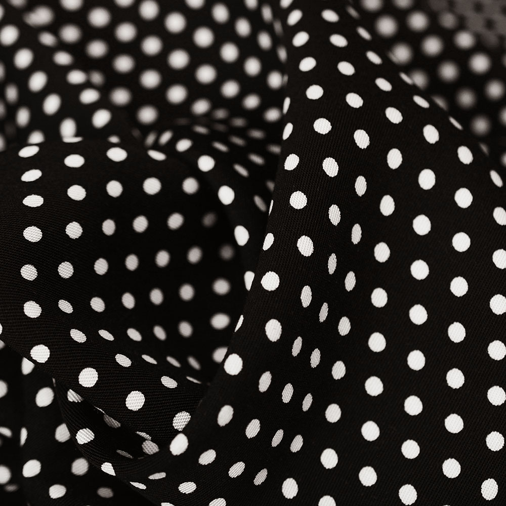 Wzorzysta tkanina wykonana z włókien wiskozy.