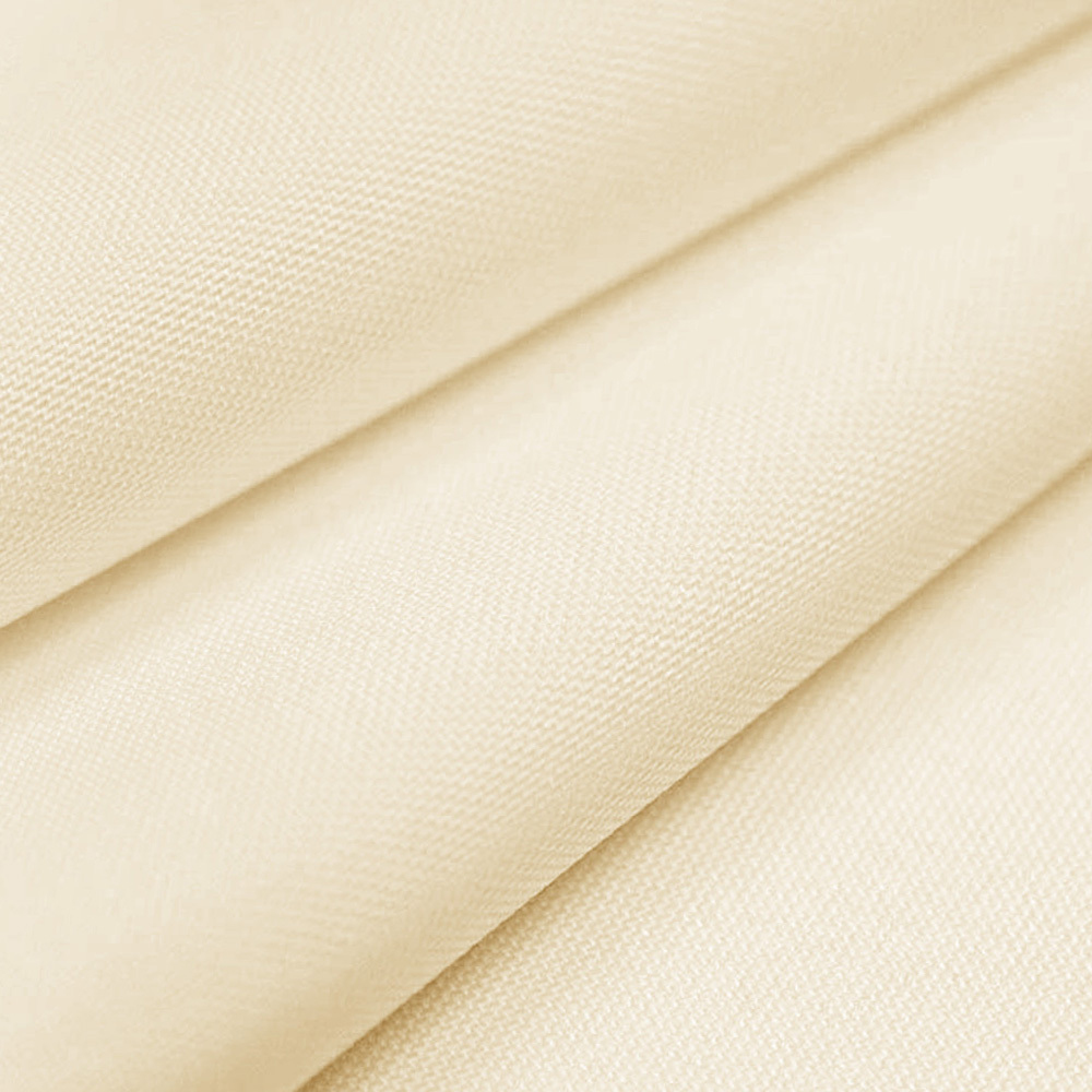 Obrusowa tkanina o wyraźnym splocie, w kolorze białym.