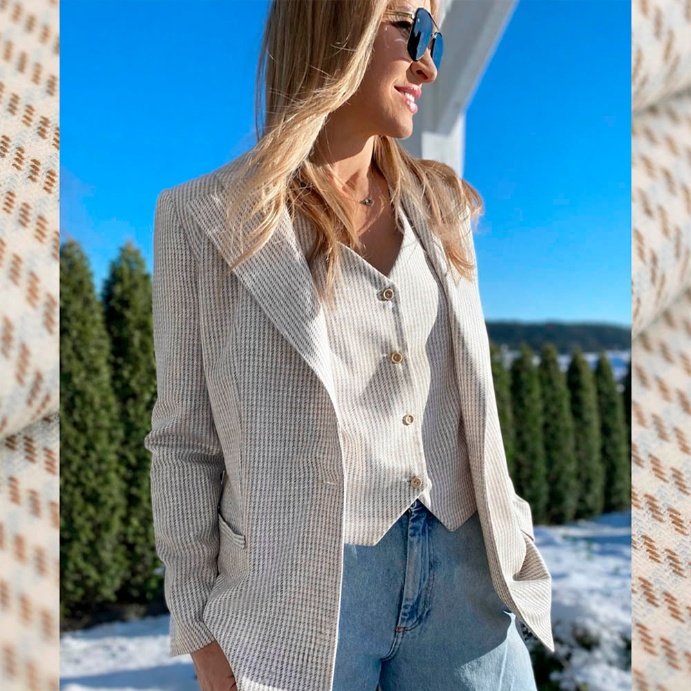 Kratka Chloe to wiskozowa tkanina stworzona z myślą o sukienkach, marynarkach, spódnicach i kamizelkach.