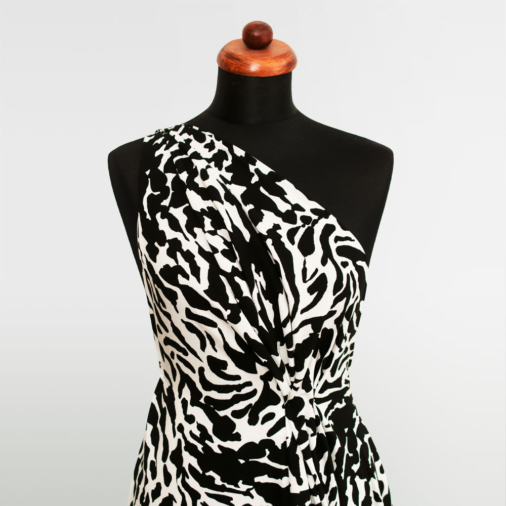 Wiskoza bambusowa to materiał z włókien bambusa, znany z wyjątkowej miękkości i delikatności, przypominającej jedwab.