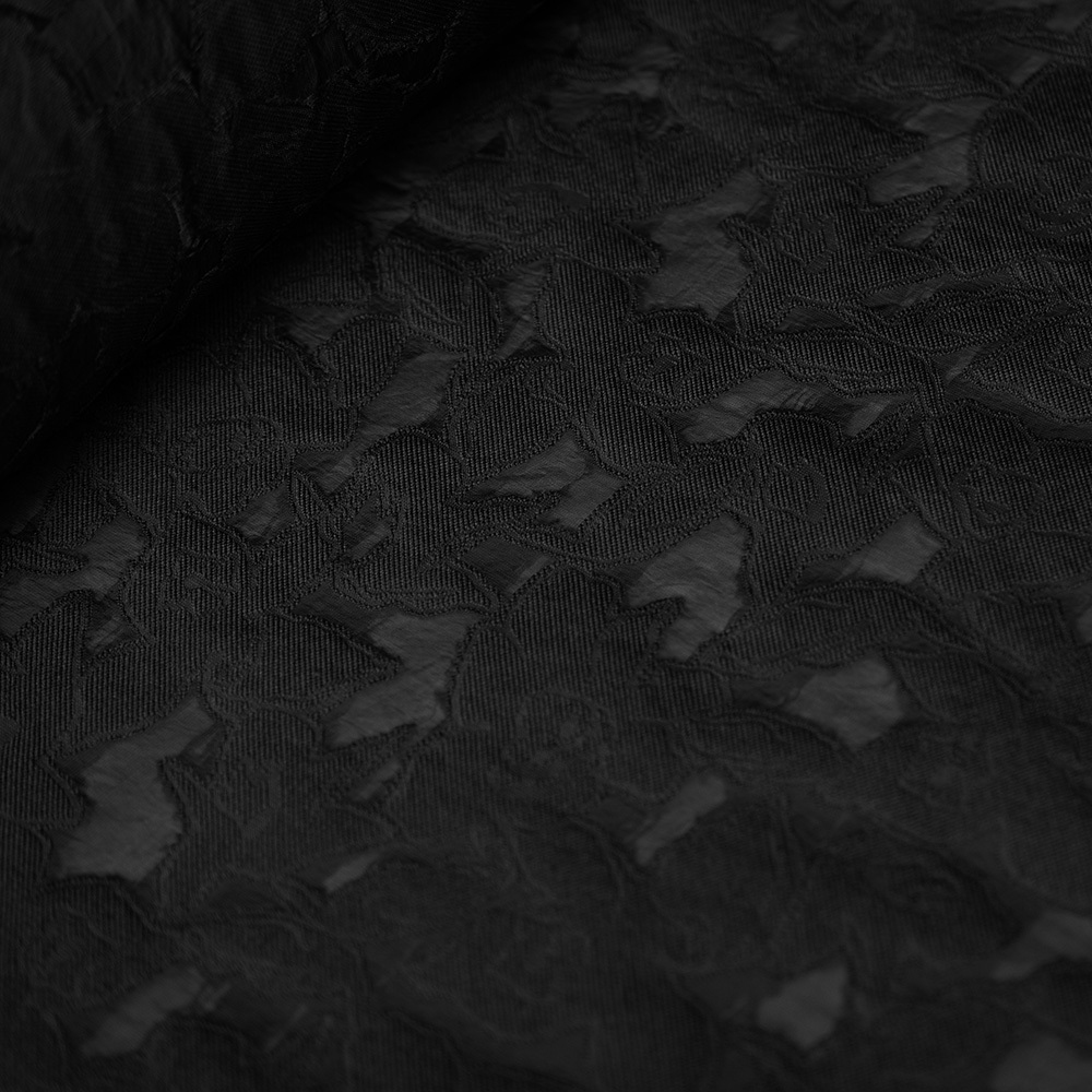 Costa Blanca, wyjątkowa tkanina ozdobiona kwiatowym wzorem haftowanym na organzie.