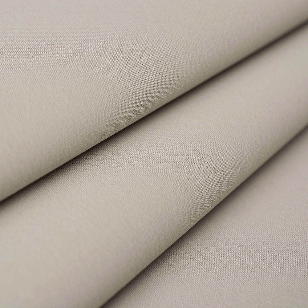 Tkanina Cristal to doskonale nam znana odmiana Marchiano Original o uszlachetnionym składzie i splocie, pochodząca z produkcji indonezyjskiej.