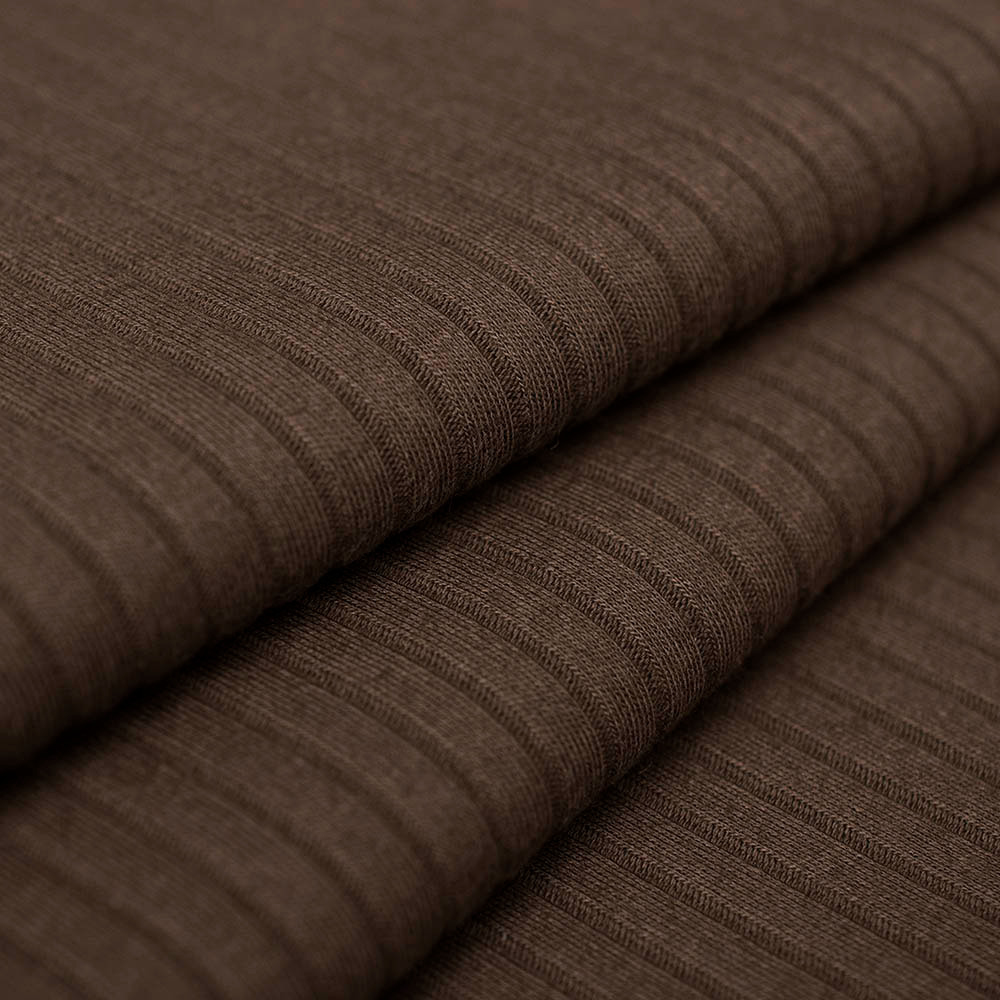 Dzianina RIB to bawełniana dzianina o charakterystycznej fakturze wąskiego prążka, wykonana z naturalnych włókien.