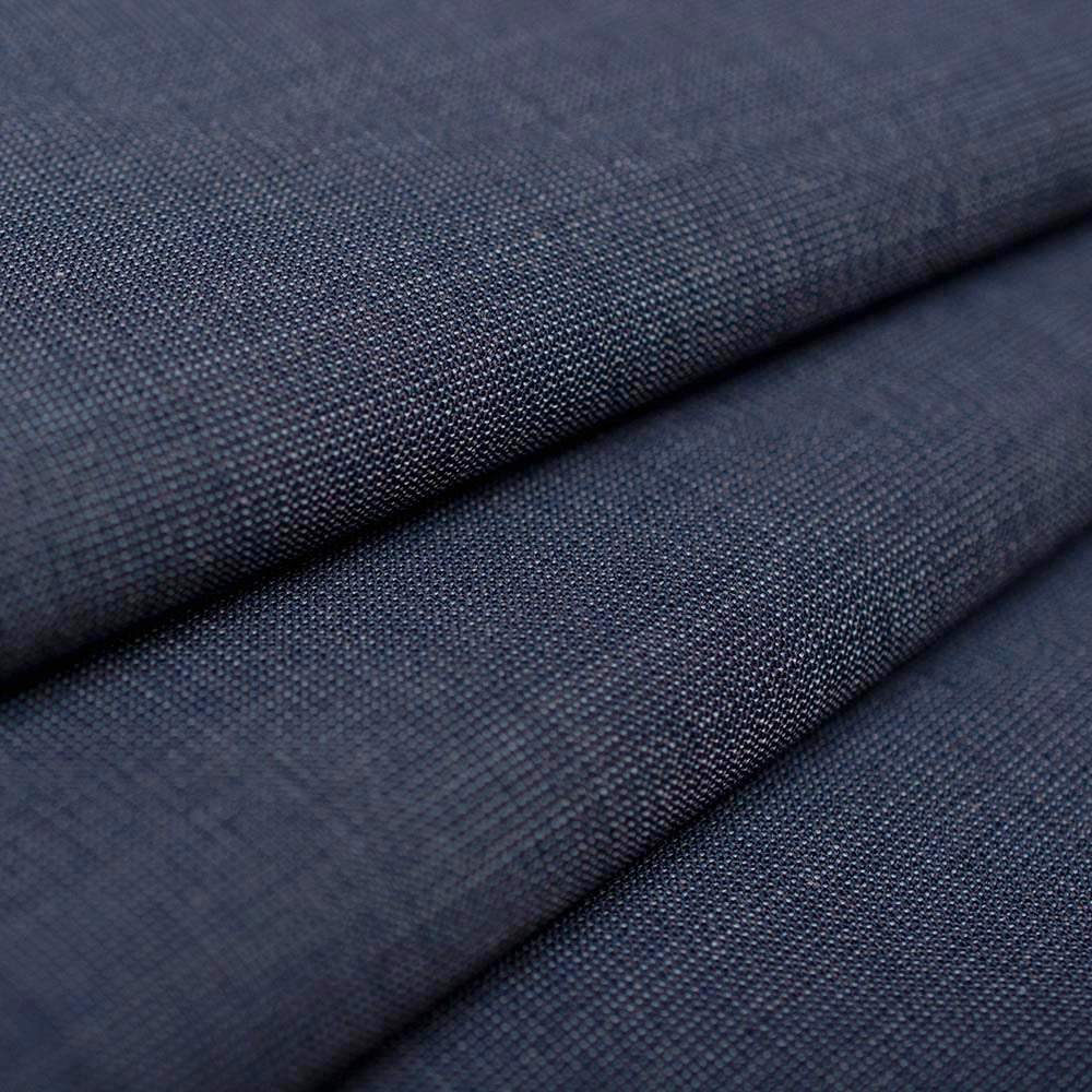 Elegancka tkanina o bardzo wysokiej jakości, która łączy miękkość, przewiewność i subtelny komfort.