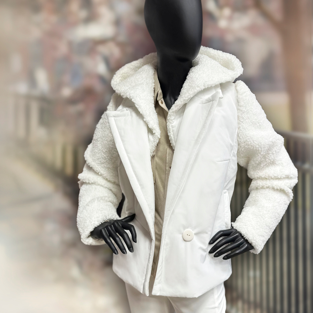 Tkanina Mercy Trench to lekki materiał bawełniany o niskiej gramaturze i zwartym, trwałym splocie.