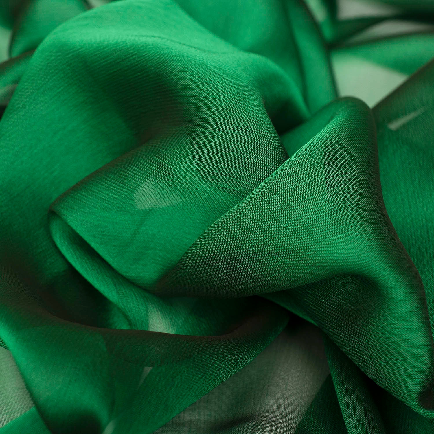 Szyfon Perła to doskonałej jakości tkanina, idealnie nadaje się na eleganckie i szykowną odzież.