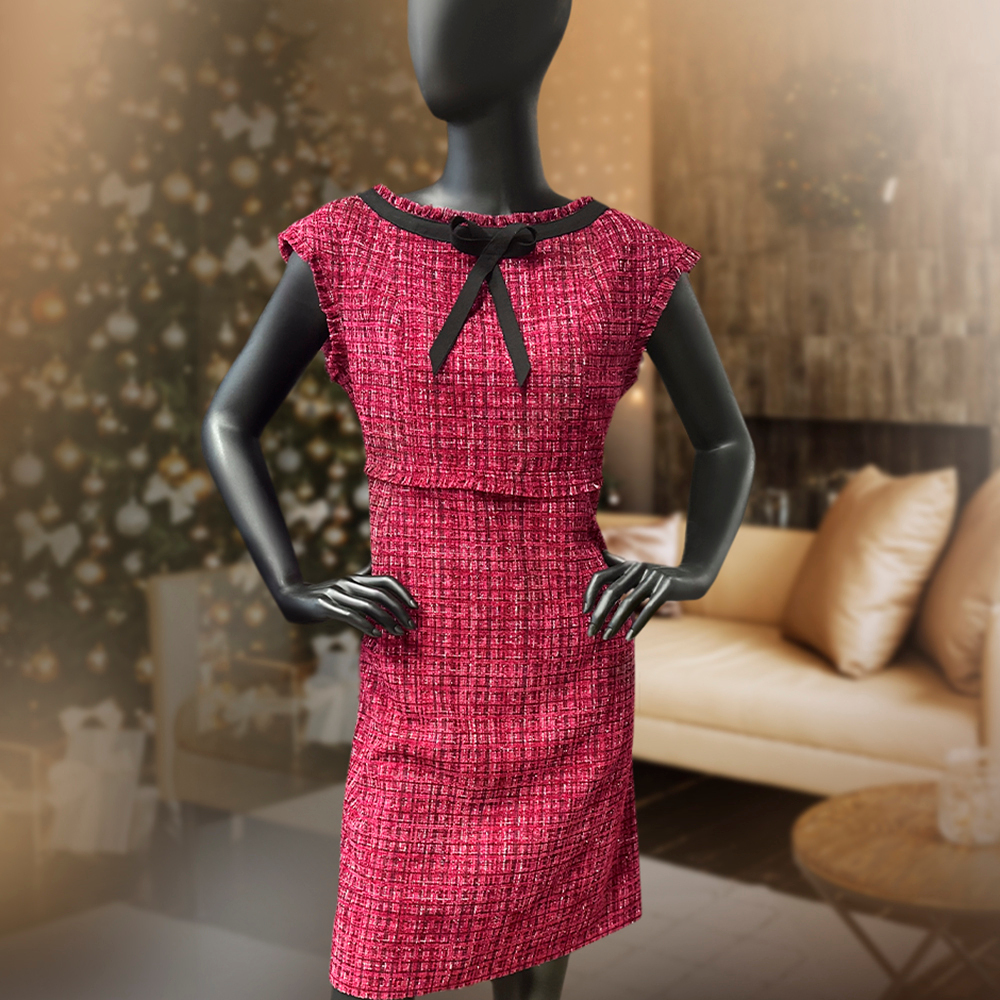 Tkanina chanelka to elegancki i szykowny materiał, który wyróżnia się charakterystycznym splotem z cieńszej i grubszej przędzy.