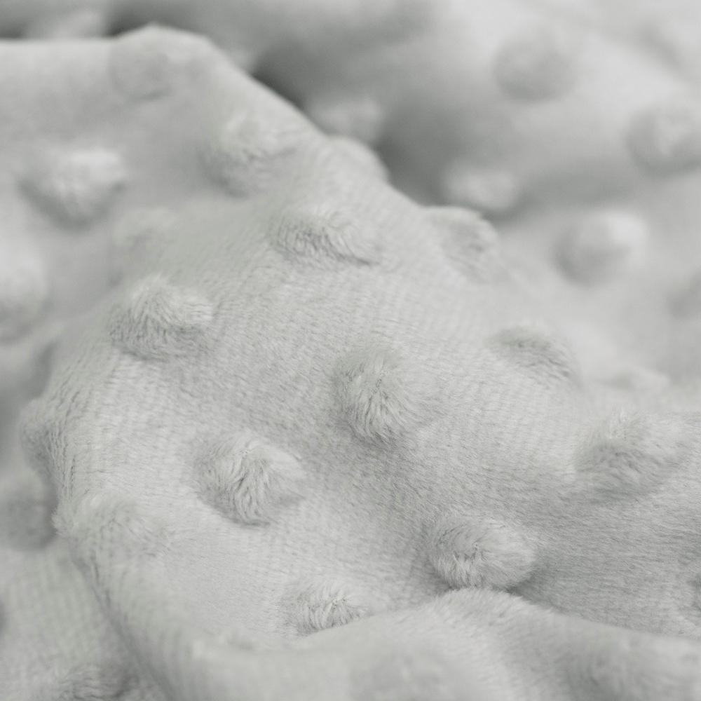 Minky Welur Kropki to bardzo popularna dzianina szczególnie wśród wyrobów dla dzieci.