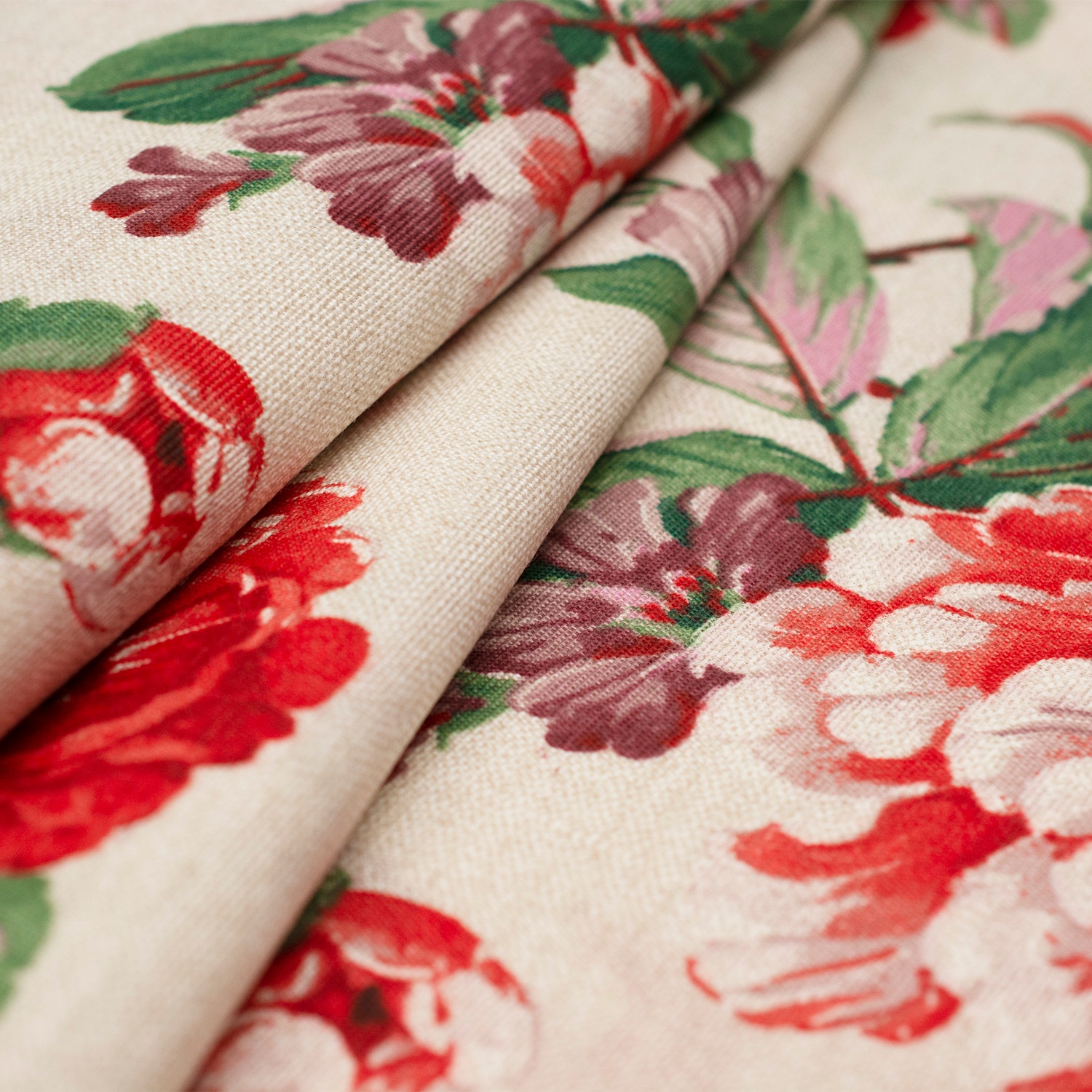 Wzorzysta tkanina dekoracyjna wykonana z mieszanki grubszej przędzy bawełnianej i syntetycznej .