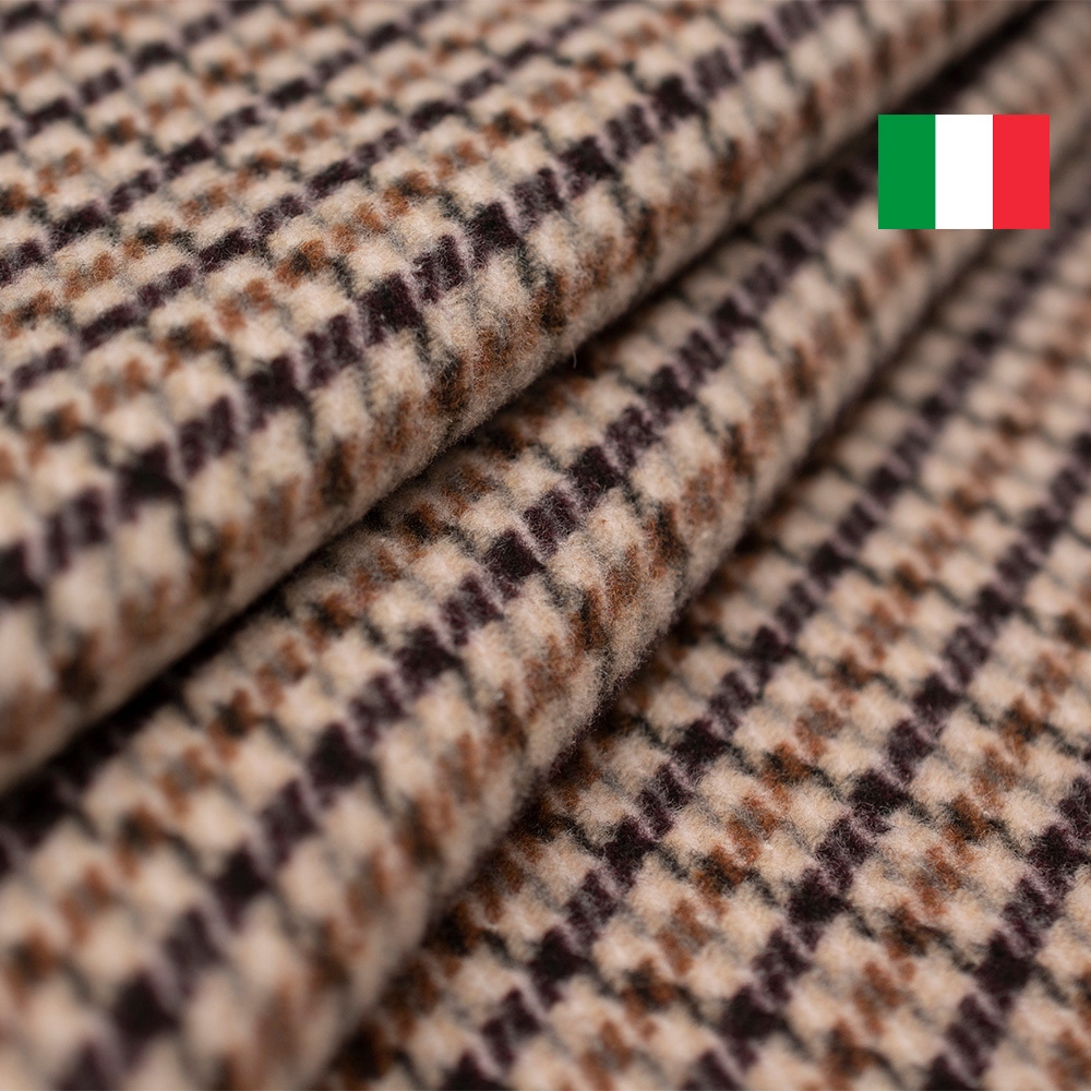 W tym sezonie stawiamy na drobną kratę z kolekcji najnowszych włoskich tkanin wełnianych o najwyższej jakości.