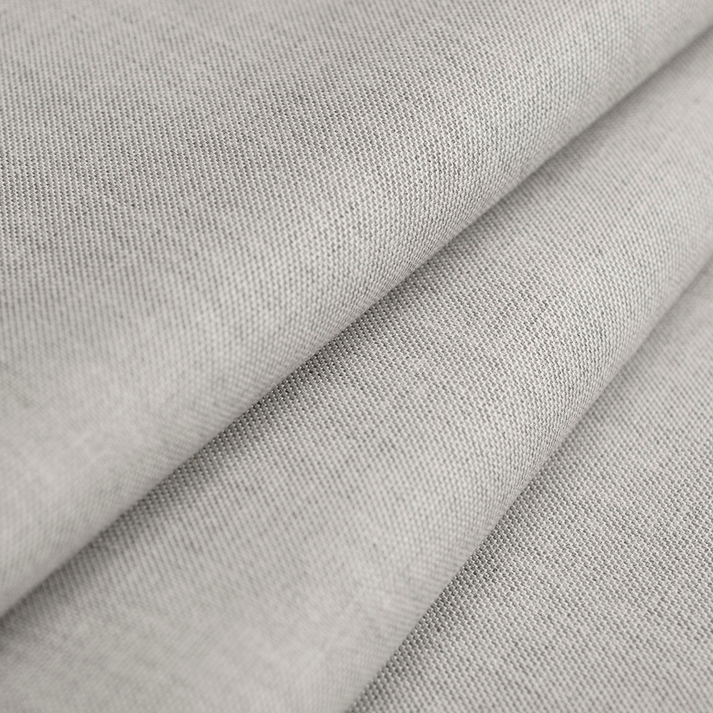 Elegancka tkanina o bardzo wysokiej jakości, która łączy miękkość, przewiewność i subtelny komfort.