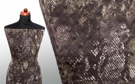 TKANINA SZYFON DARK OLIVE SNAKE PATTERN