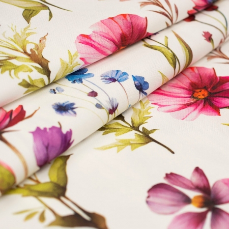 Wzorzysta tkanina dekoracyjna typu Milas, w pięknym kwiecistym wzorze.