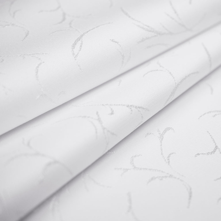 Obrusowa tkanina typu żakardowego w kolorze białym.