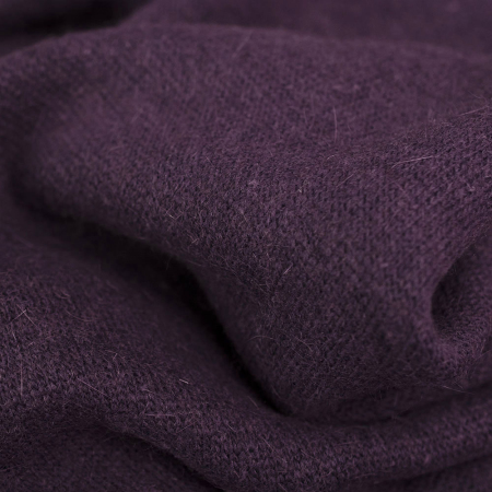 Lekka dzianina swetrowa o wyraźnym splocie dżersejowym, doskonale nadaje się na wszelkiego rodzaju fasony odzieży.