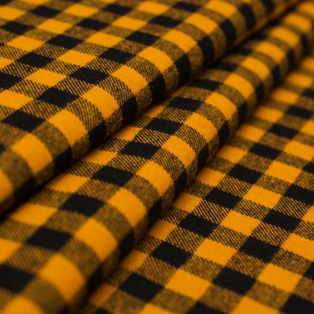Bawełniana tkanina flanelowa o ponadczasowym i modnym wzorze kraty o szerokości 1 cm.