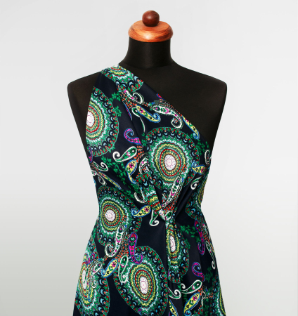 Wzorzysta tkanina wiskozowa o delikatnym satynowym połysku,  idealna na sukienki, spódnice i bluzki.