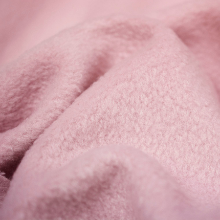 Dzianina mikropolar charakteryzuje się przyjemną dla ciała fakturą i miękkością.