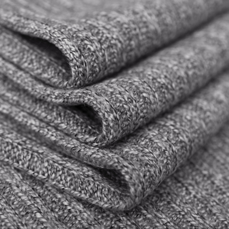 Dzianina swetrowa w charakterystycznym, melanżowym wzorze oraz strukturze prążka o szerokości 0,5 cm.