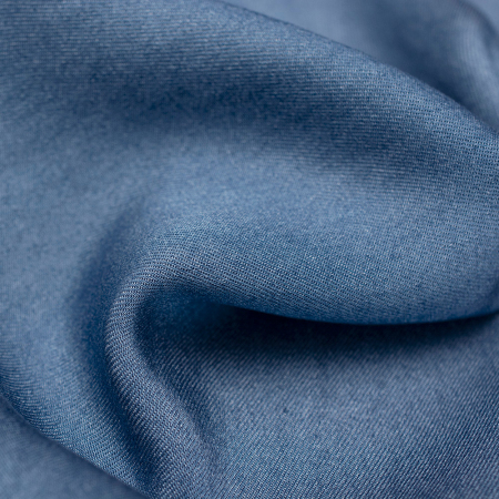 Jeansowa tkanina o niskiej gramaturze.