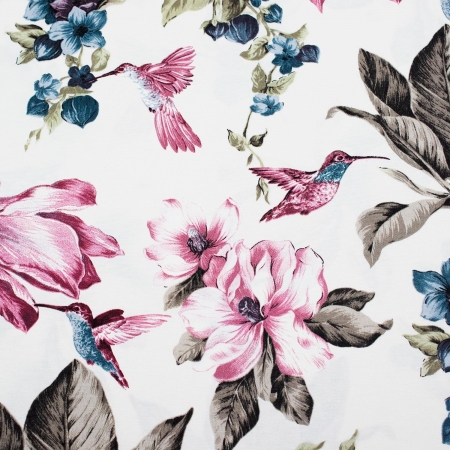 Tkanina dekoracyjna wykonana z grubszej przędzy bawełnianej i syntetycznej, w modnym wzorze z motywem kwiatowym.