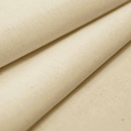 Surowa bawełna to naturalna, niebarwiona tkanina o prostym, klasycznym wyglądzie.