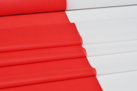 Tkanina flagowa biało-czerwona wykonana z dederonu.
