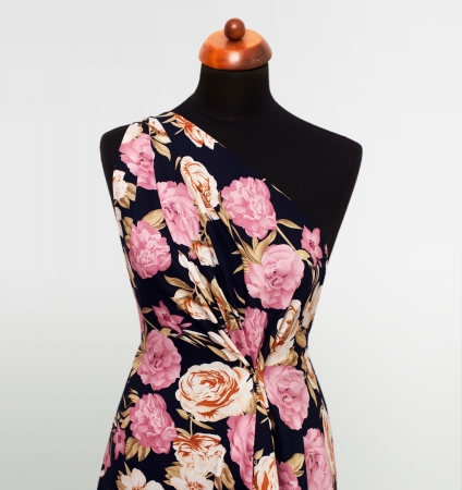 Wzorzysta tkanina wiskozowa, idealna na sukienki, spódnice i bluzki.