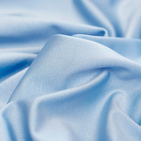 Dzianina typu Lycra to wysokiej jakości materiał o jednolitym kolorze, który zachwyca wyjątkową elastycznością – rozciąga się w obu kierunkach, zapewniając idealne dopasowanie i komfort noszenia.