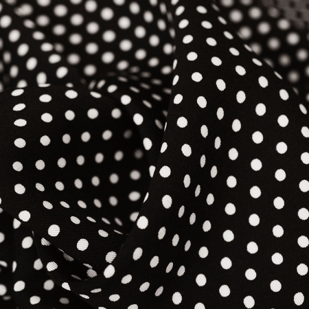 Wzorzysta tkanina wykonana z włókien wiskozy.