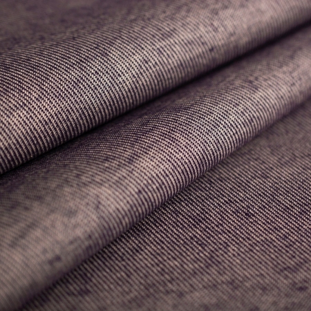 Wyjątkowa tkanina jeansowa, wyróżnia się swoim charakterystycznym splotem, dzięki któremy obie strone tkaniny można uznąć za prawą.