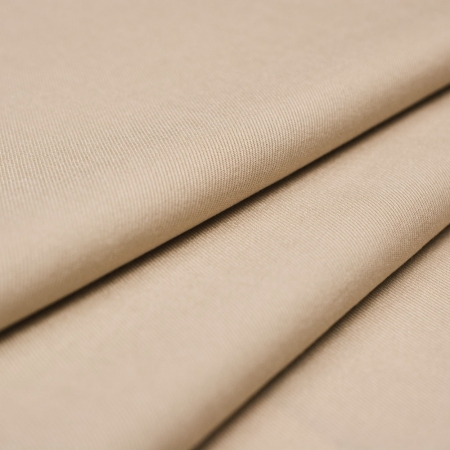 Wyjątkowa tkanina wykonana wiskozowa z włókien naturalnego pochodzenia, o charakterystycznym splocie diagonalnym.