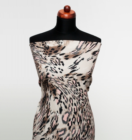 TKANINA KARELIA ANIMAL PATTERN STORM