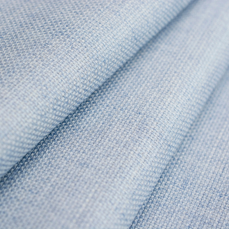 Elegancka wiskozowa tkanina garniturowa o wysokiej jakości, wyróżniająca się naturalną miękkością, przewiewnością i delikatnym chłodem charakterystycznym dla włókien celulozowych.